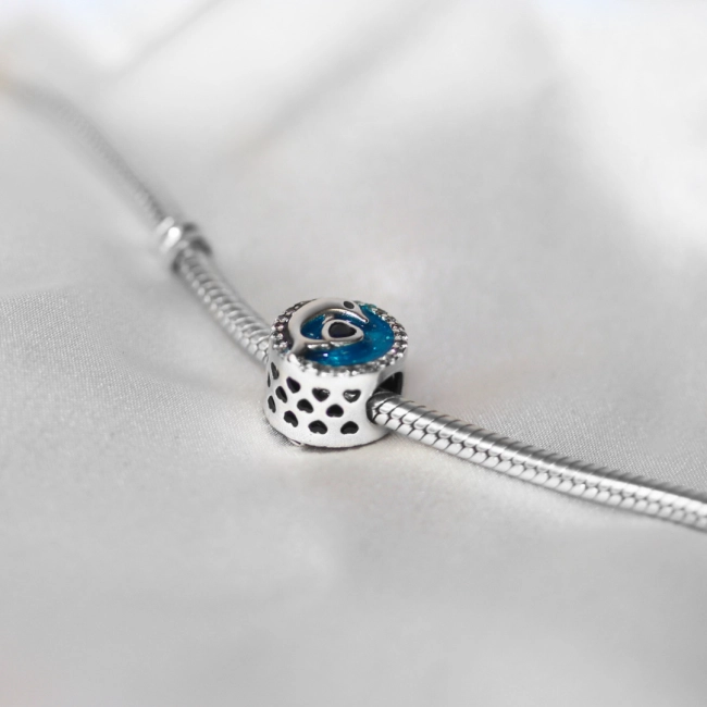 Srebrny Charms Delfin na Niebieskim Tle