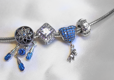 Srebrny Charms Biała Cyrkonia