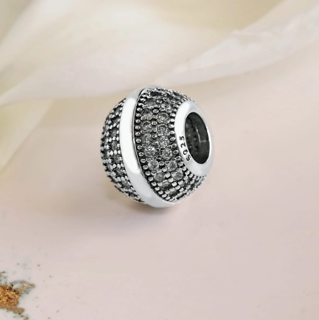 Srebrny Charms Okrągły Zdobiony Cyrkoniami