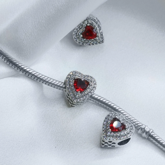 Srebrny Charms Rubinowe Serce Podwójny Rząd Cyrkonii