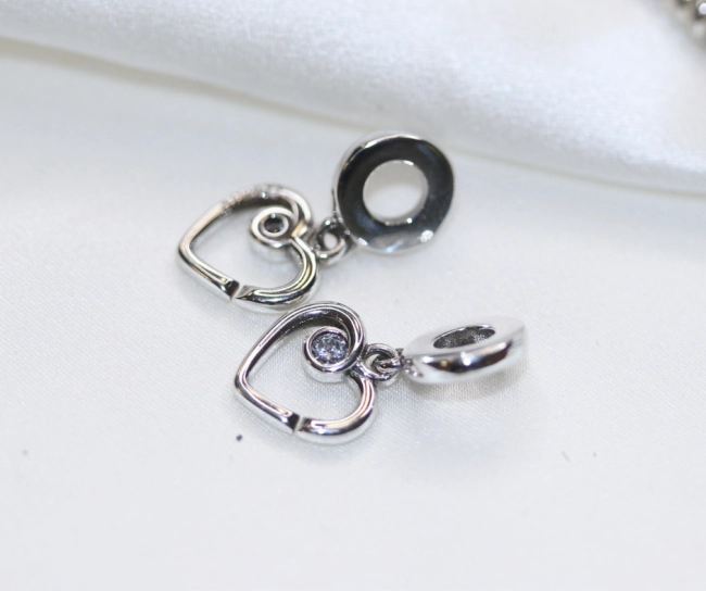 Srebrny Charms Dwie Zawieszki Serce Blisko Serca