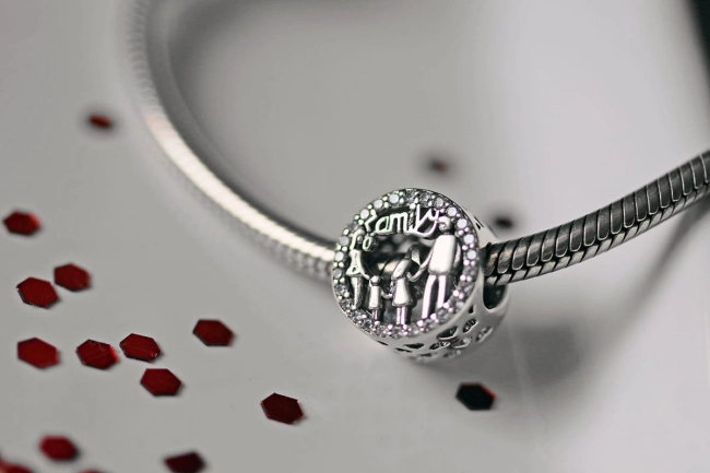 Srebrny Charms Ażurowy Rodzina