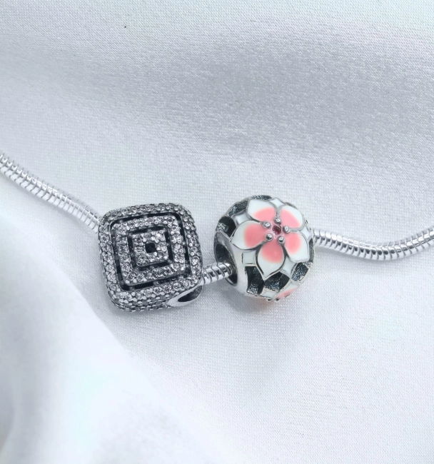 Srebrny Charms Dorodna Magnolia Kwiaty