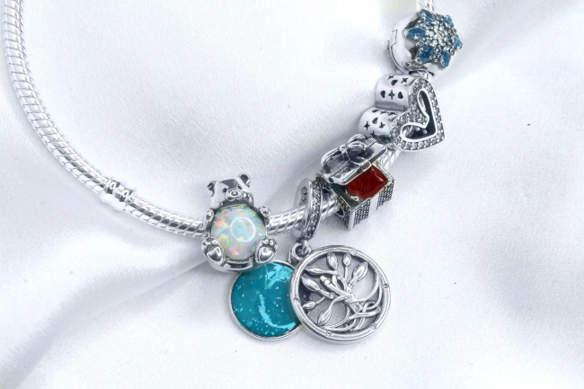 Srebrny Charms Prezent od Serca