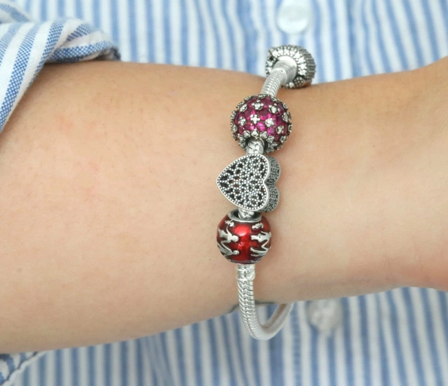 Srebrny Charms Błyszczący Czerwony Koralik