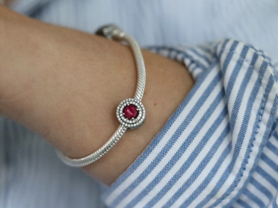 Srebrny Charms Rubinowy Koralik